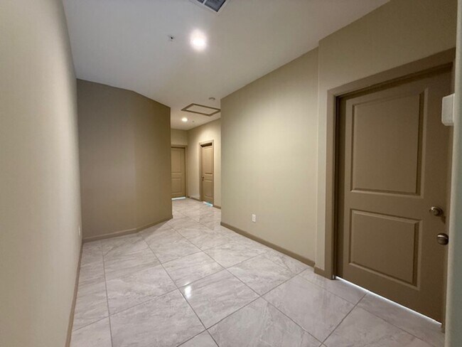 Building Photo - THE DORADO CONDOMINIUMS