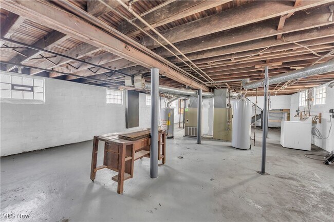 Building Photo - 14614 Glendale Ave