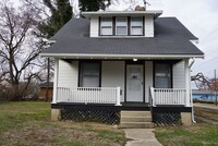 Building Photo - Spacious Home Sweet Home