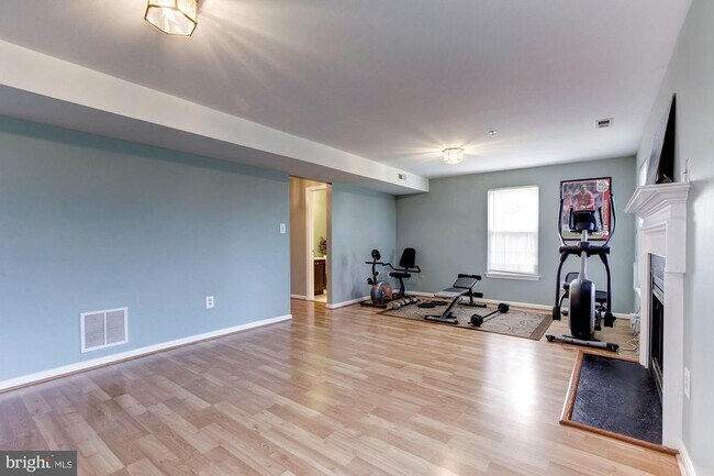 Building Photo - 13724 Valley Oak Cir