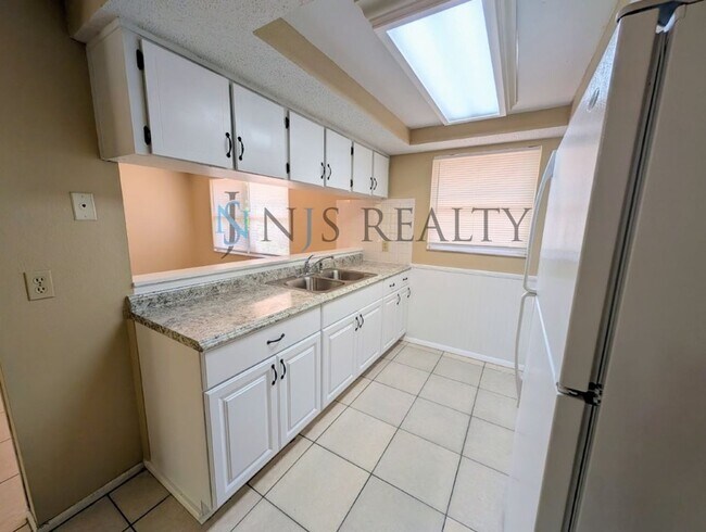 Building Photo - 11621 Meadow Dr