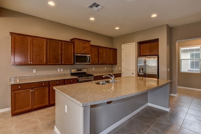 Building Photo - Beautiful custom home in The Dells!
