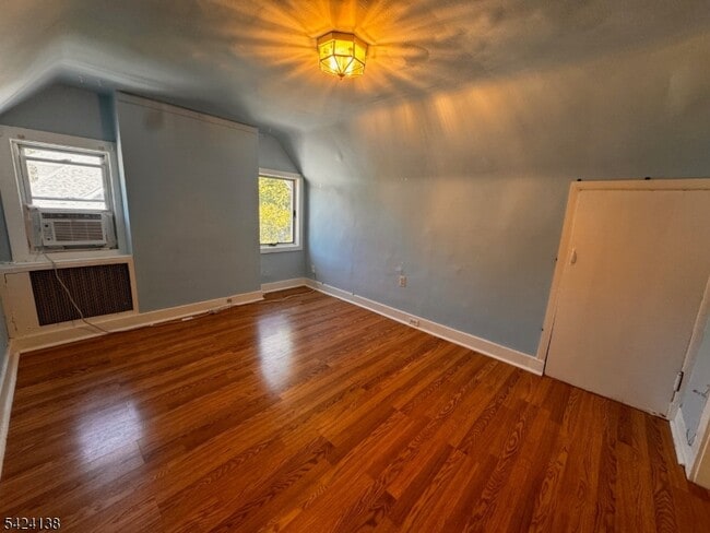 Building Photo - 160 Chestnut St