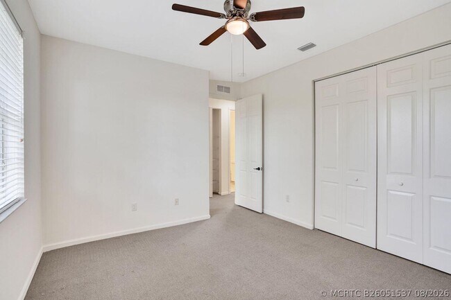 Building Photo - 606 W Circle Dr