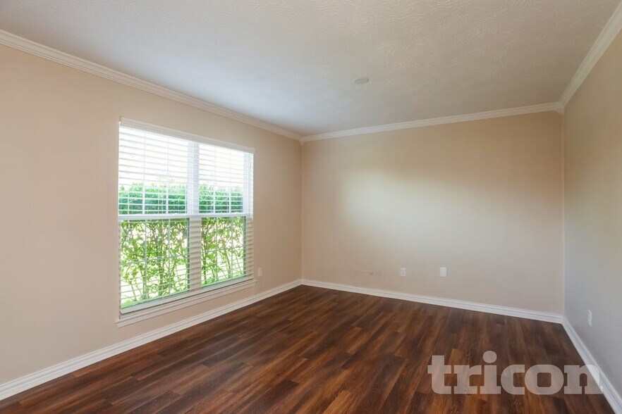 Building Photo - 6128 Silver Leaf Dr