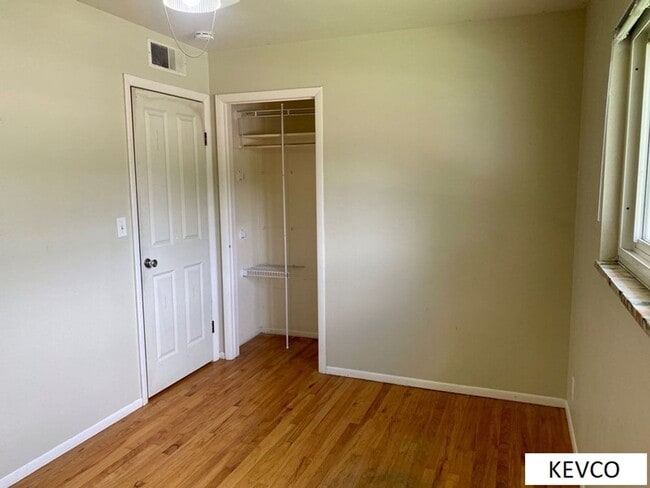 Building Photo - Spacious Home in Campus West!