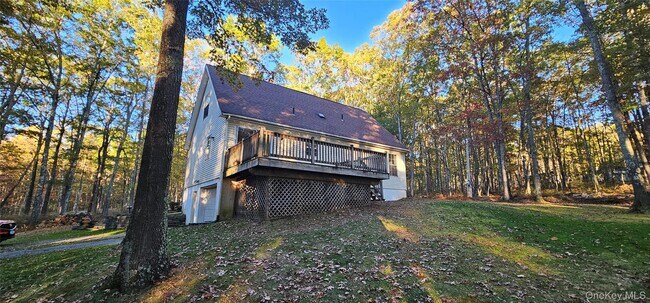 Building Photo - 323 Cushetunk Dr