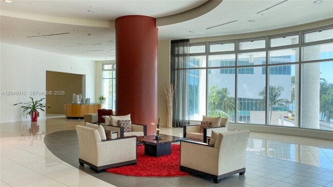 Building Photo - 300 S Biscayne Blvd