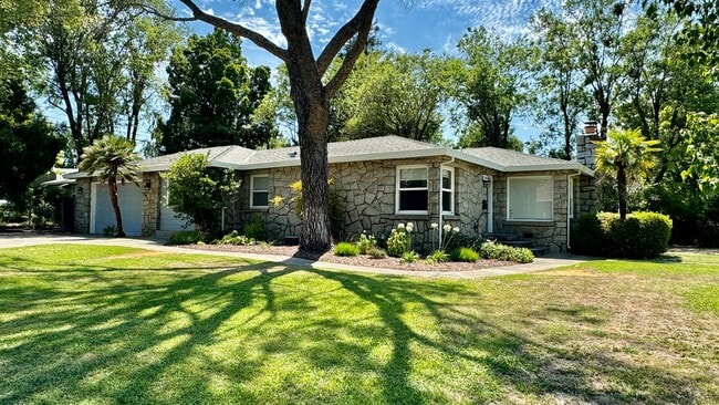 Primary Photo - NEWLY RENOVATED 3 BED, 3 BATH ONE STORY HO...