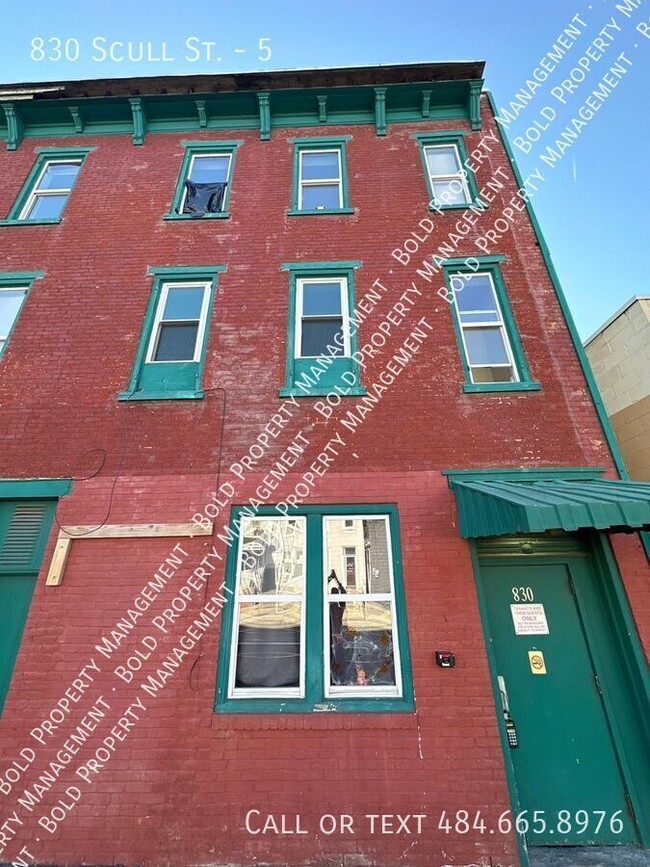 Building Photo - 830 Scull St