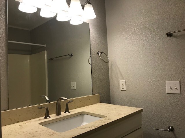 Building Photo - 1624 Aquarena Springs Dr