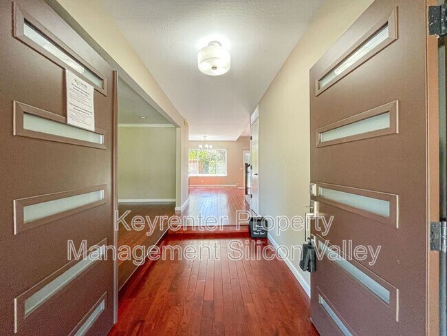 Building Photo - 6701 Tannahill Dr