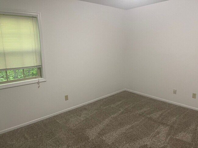 Building Photo - Modern 2-Bed, 1-Bath Oasis with Central Air and Gourmet Kitchen