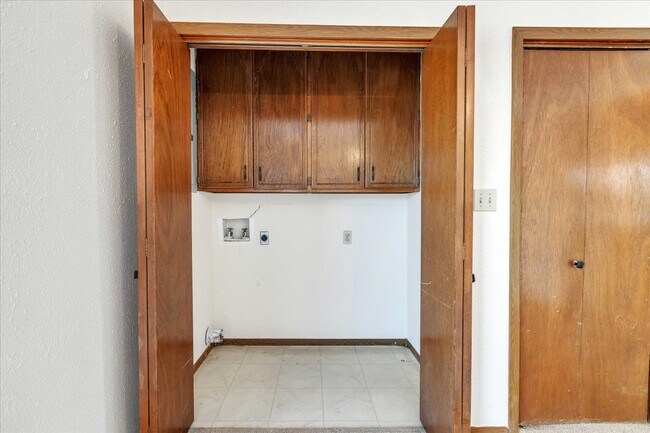 Building Photo - 8929 NE 52nd St