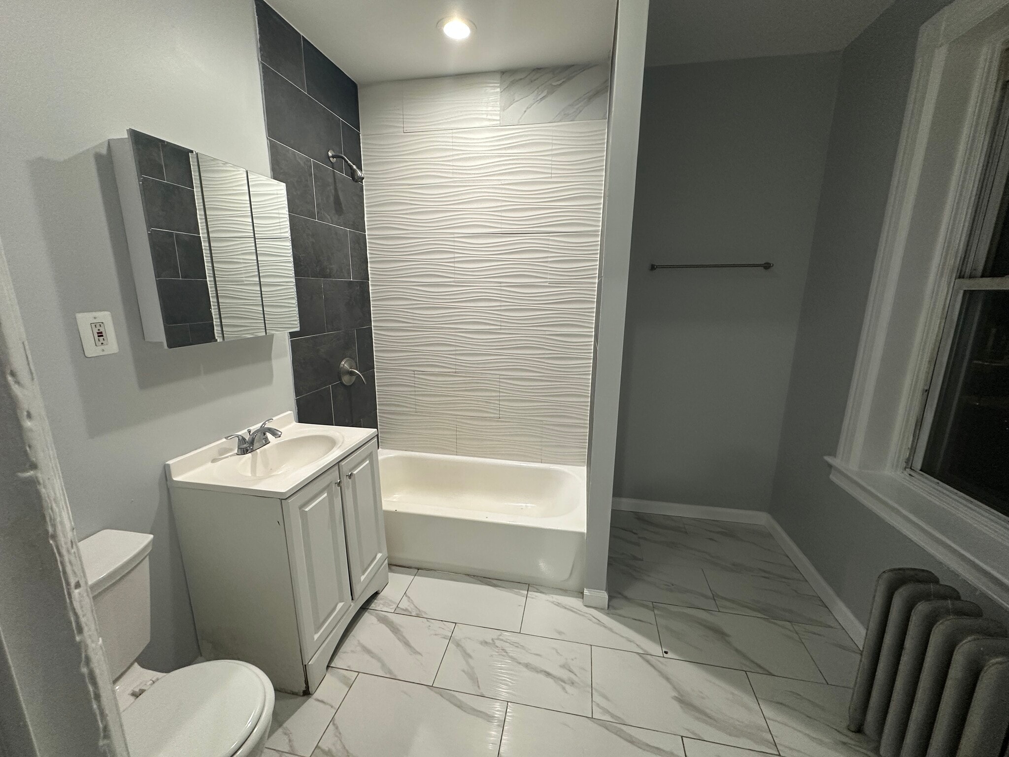 Building Photo - 18 Atlantic St