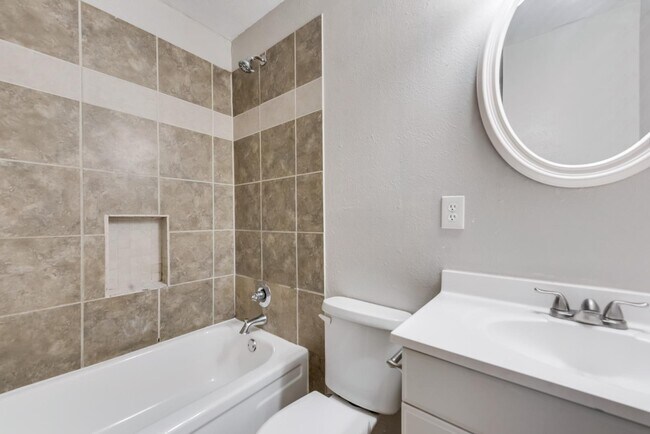 Building Photo - 345 Fieldside Dr