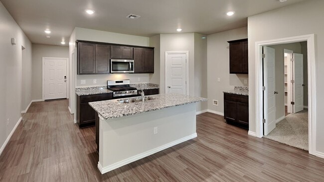 Building Photo - Beautiful LARGE 3 Bedroom 2 Bathroom Home ...