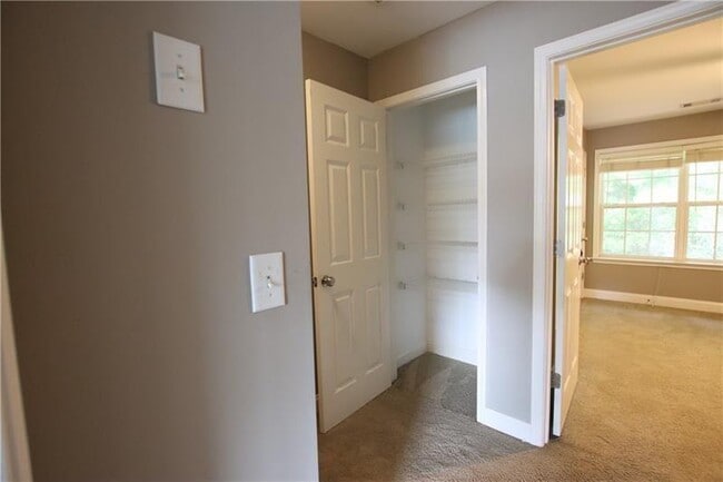 Building Photo - 460 S Barnett Shoals Rd