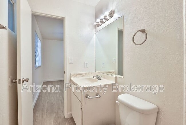 Building Photo - 3009 E Caballero St