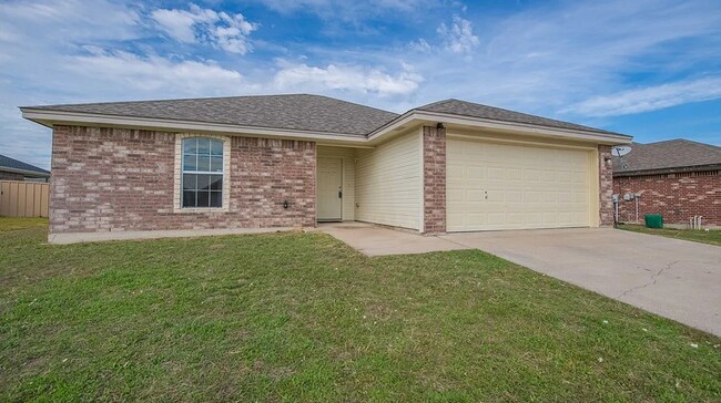 Building Photo - NEW IN MANAGEMENT - COMING SOON!