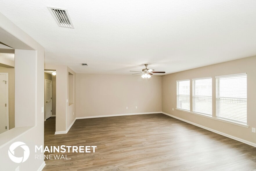 Building Photo - 11533 Brian Lakes Dr N