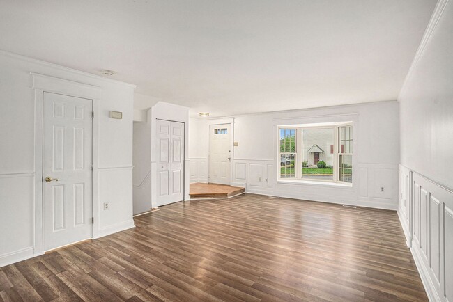 Building Photo - Beautiful 3 Bedroom Home