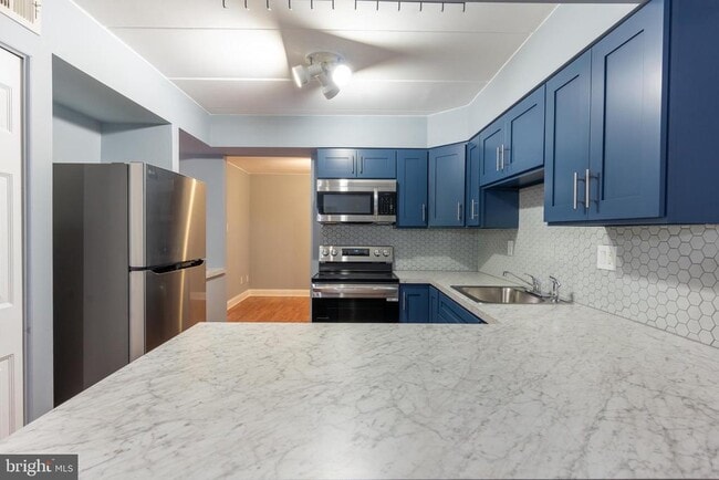 Building Photo - 235 E Village Rd