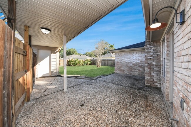 Building Photo - 6222 Vickijohn Dr