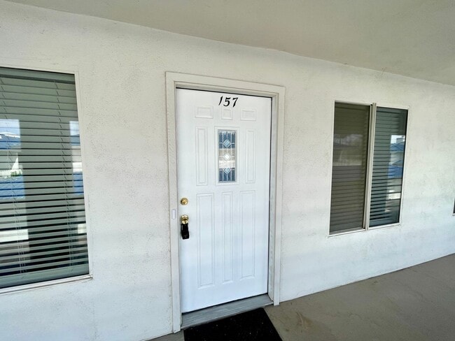 Building Photo - Great 1 Bedroom Condo in the Roadhaven Condos Gated Community!