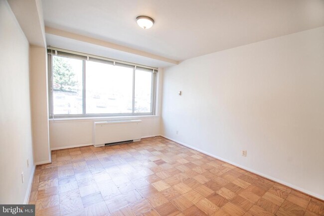 Building Photo - 1210 N Taft St