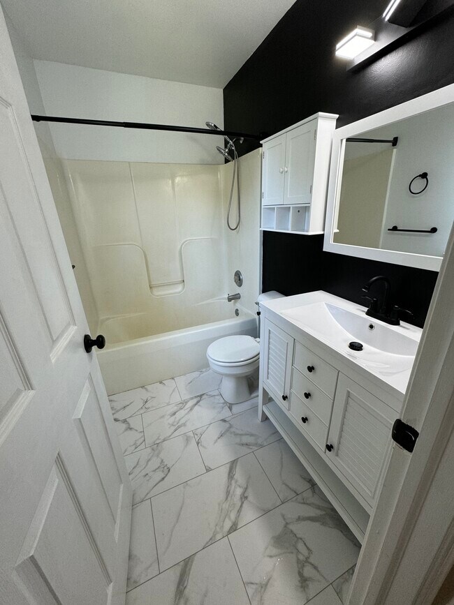 Building Photo - 415 S Zenia Ave