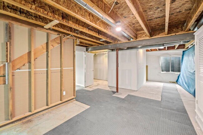 Building Photo - 626 Rolling Rock Point