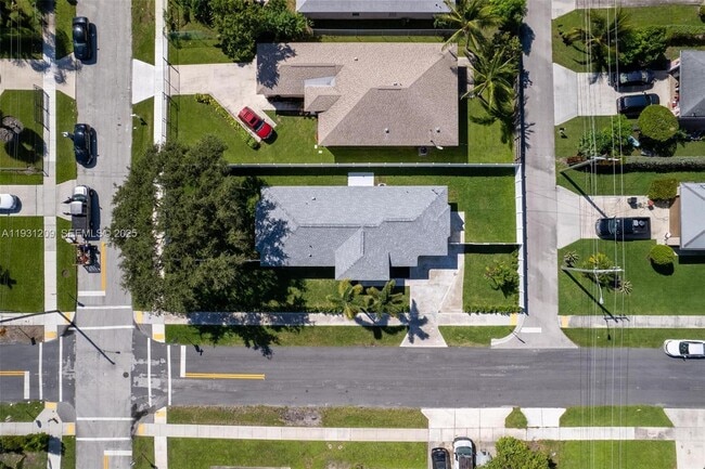 Building Photo - 102 SW 13th Ave