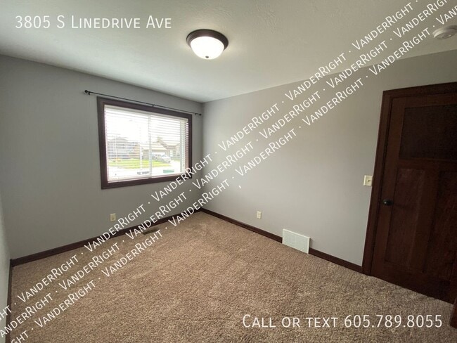Building Photo - 3805 S Linedrive Ave