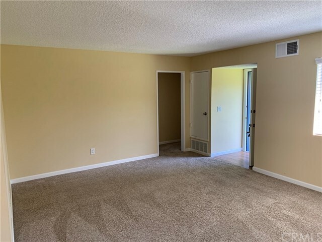 Building Photo - 17042 Pinehurst Ln