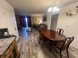 Building Photo - 2907 Vineyards Pky