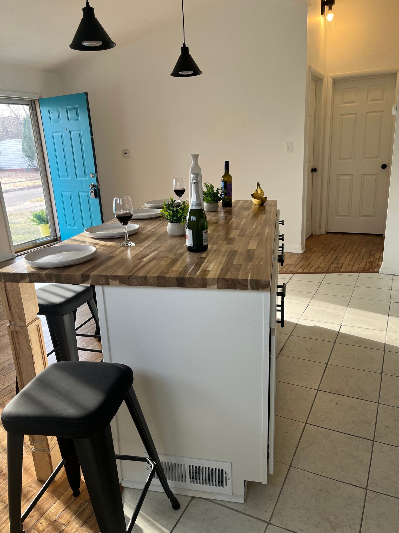 Building Photo - 1832 Gilmartin St