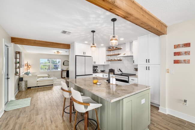 Building Photo - 987 Boca Ciega Isle Dr