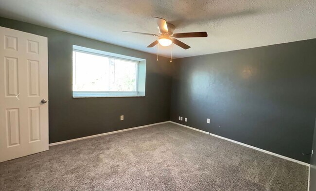 Building Photo - 2 bedroom 1.5 bath duplex - Edmond Schools- August Move In