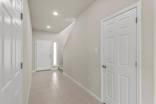 Building Photo - 121 Emerald Pass