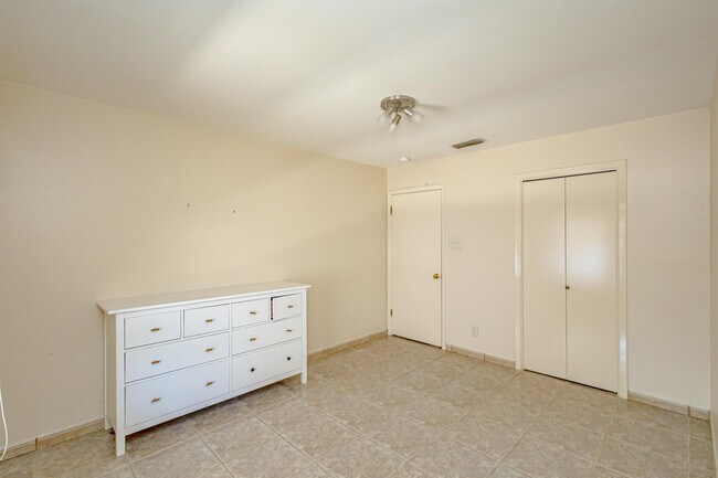 Building Photo - 1416 Rd Runner Loop