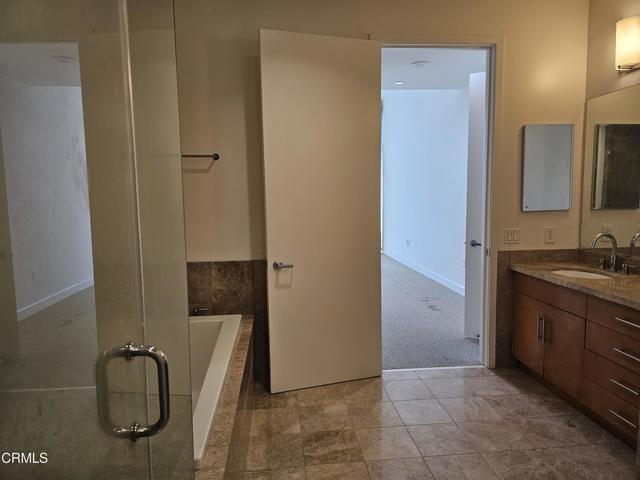 Building Photo - 3223 W 6th St