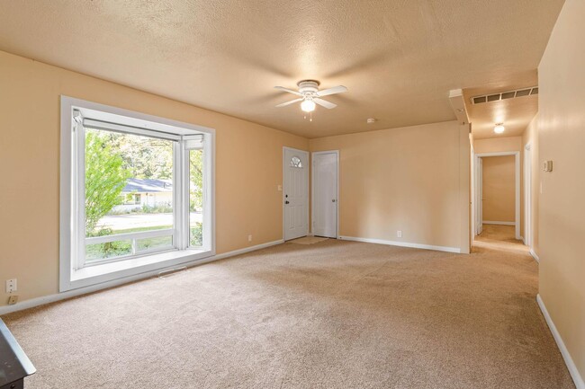 Building Photo - Charming, retro 2-bdrm/2-bath ranch in tranquil setting w/ large family room