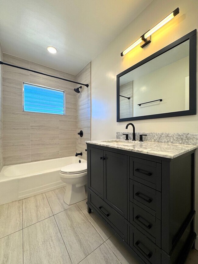 Building Photo - Spacious 1 Bedroom in West Hollywood!