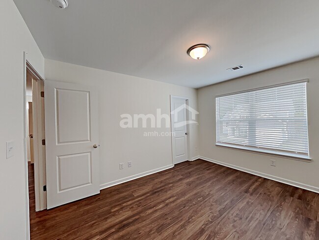 Building Photo - 288 Camp dr