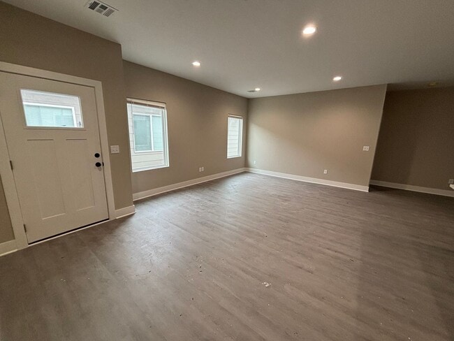 Building Photo - 2143/45 N Reece St