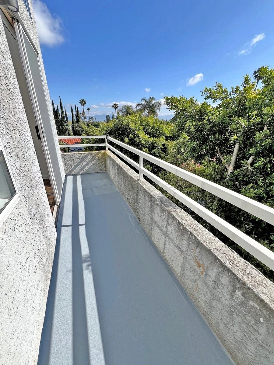 Building Photo - 15507 Moorpark St