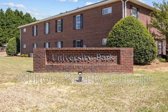 Building Photo - 74 Fantasy Ln