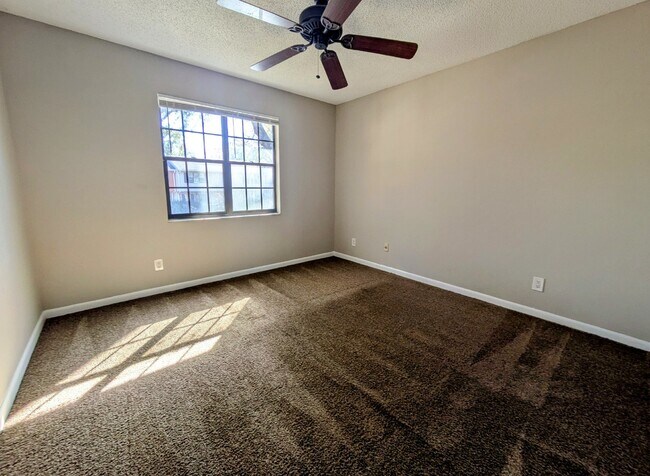 Building Photo - "COMING SOON! Spacious 3-Bedroom Townhouse Retreat with 2.5 Baths in Orange Park Awaits!"