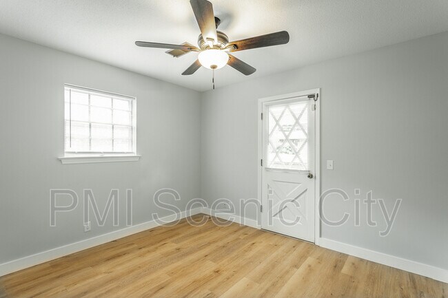 Building Photo - 508 Briar Park Ln